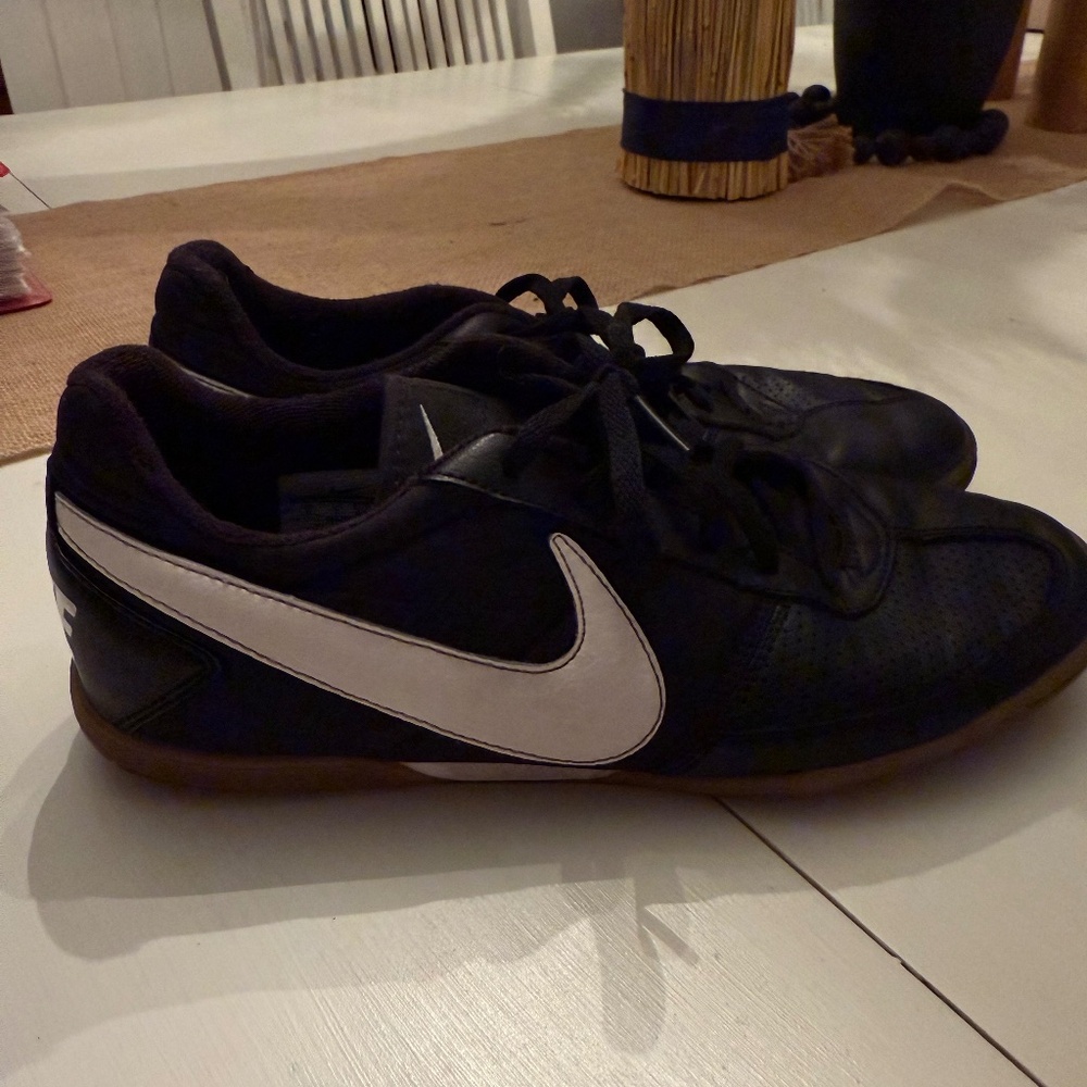 Nike Mens Soccer indoor/turf shoes/cleats